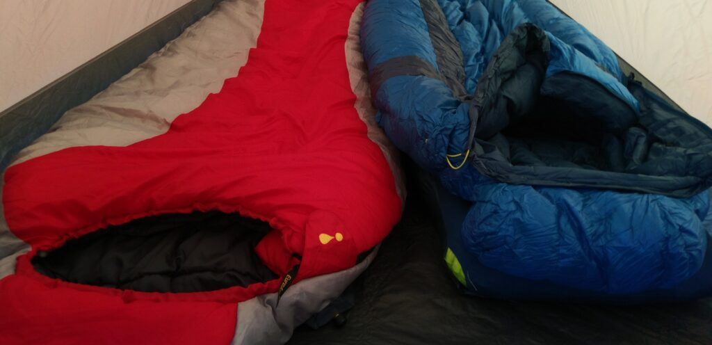 Selecting the best ultralight sleeping bag - down vs synthetic.